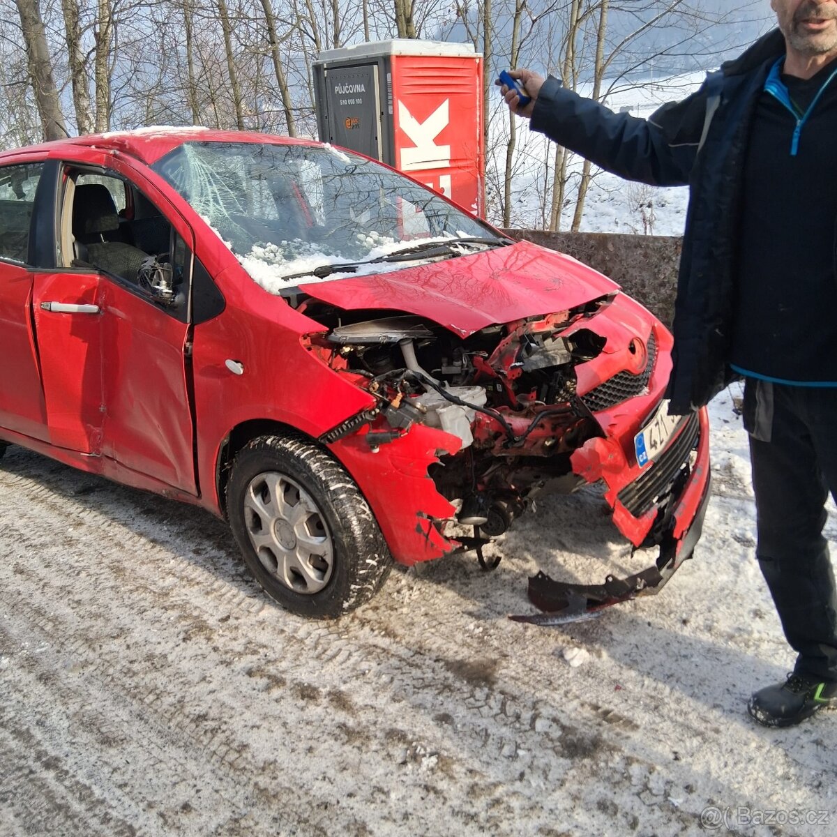 Toyota Yaris 2010 1.0 51kw benzín - 6