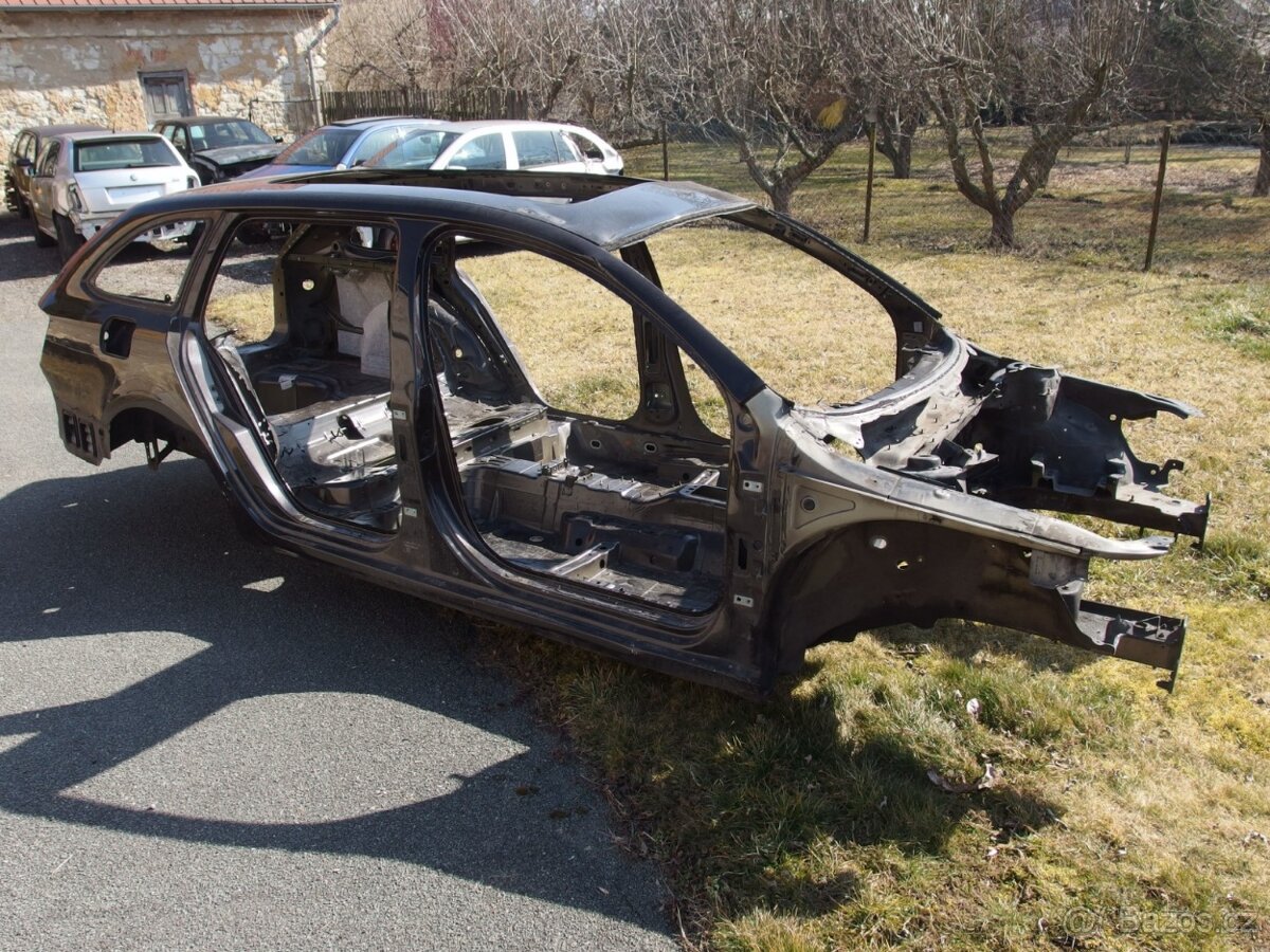 Skelet karoserie Škoda Superb II combi - 6