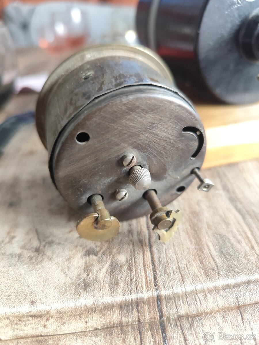 Staré mechanické hodinky. - 6