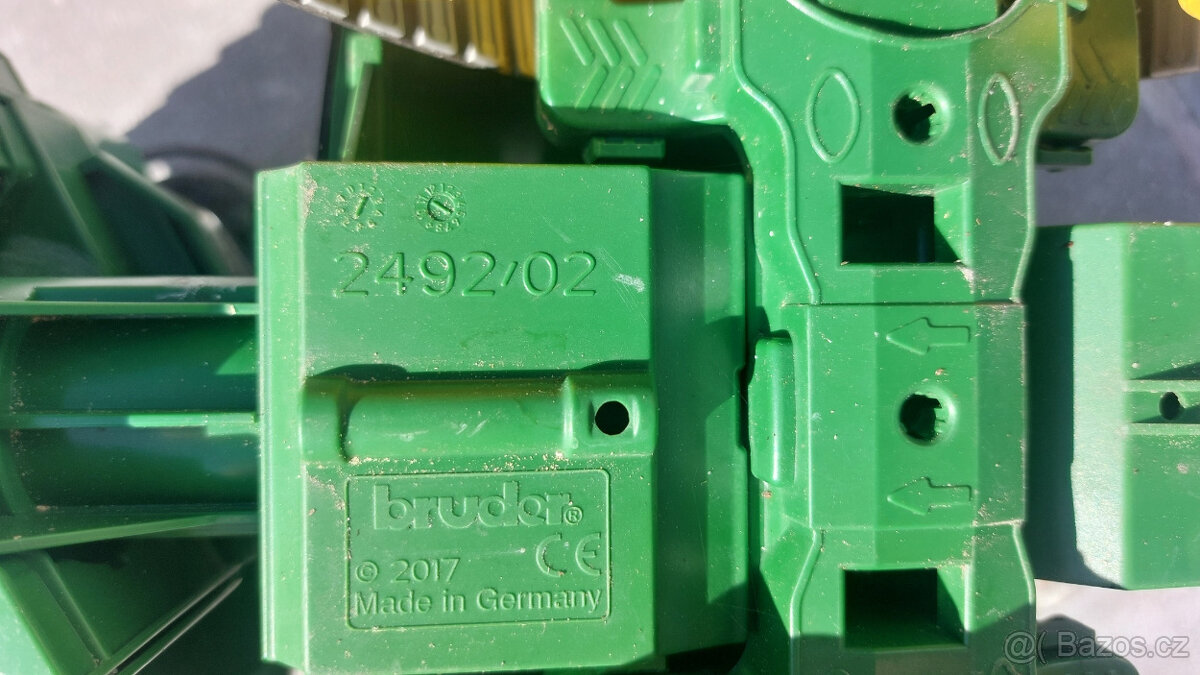 Prodám Bruder Pásový traktor John Deere 2492/02 - 6