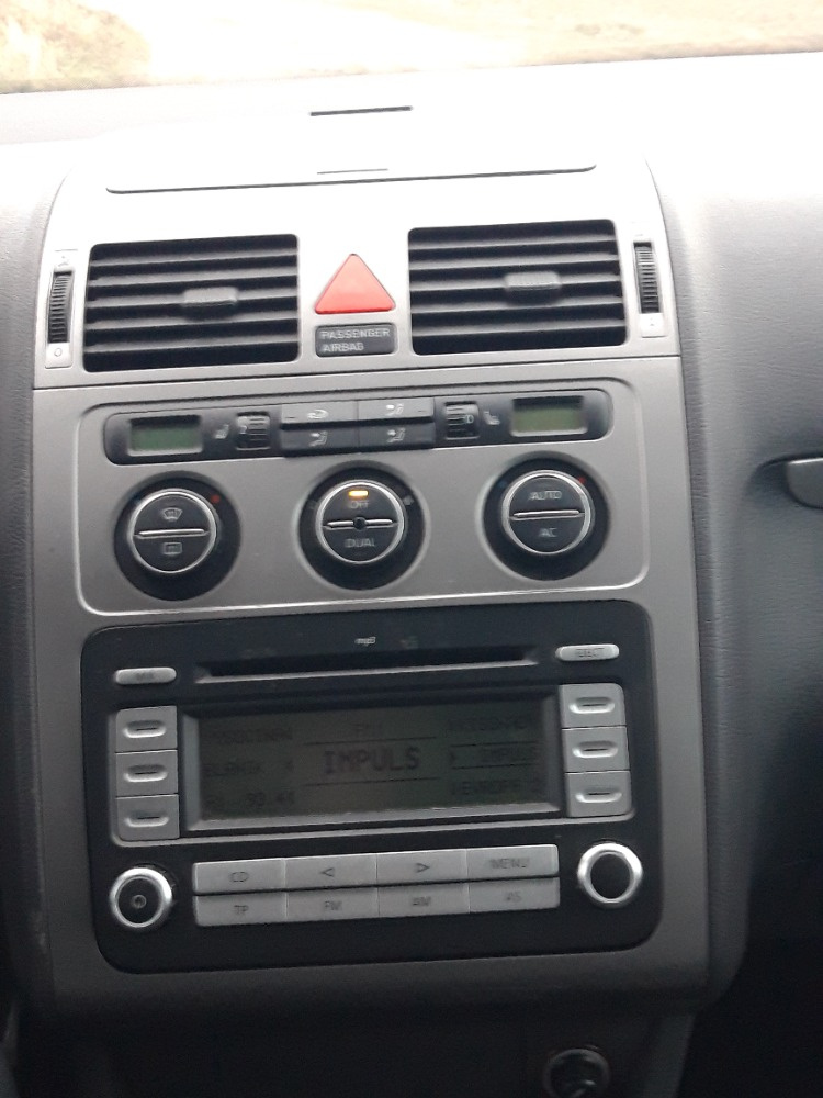 Volkswagen Touran 2.0 TDi - 6