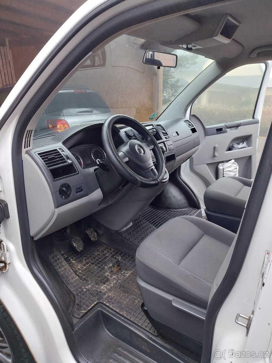 Volkswagen Caravelle Long 2.0 TDI (2011) - 6