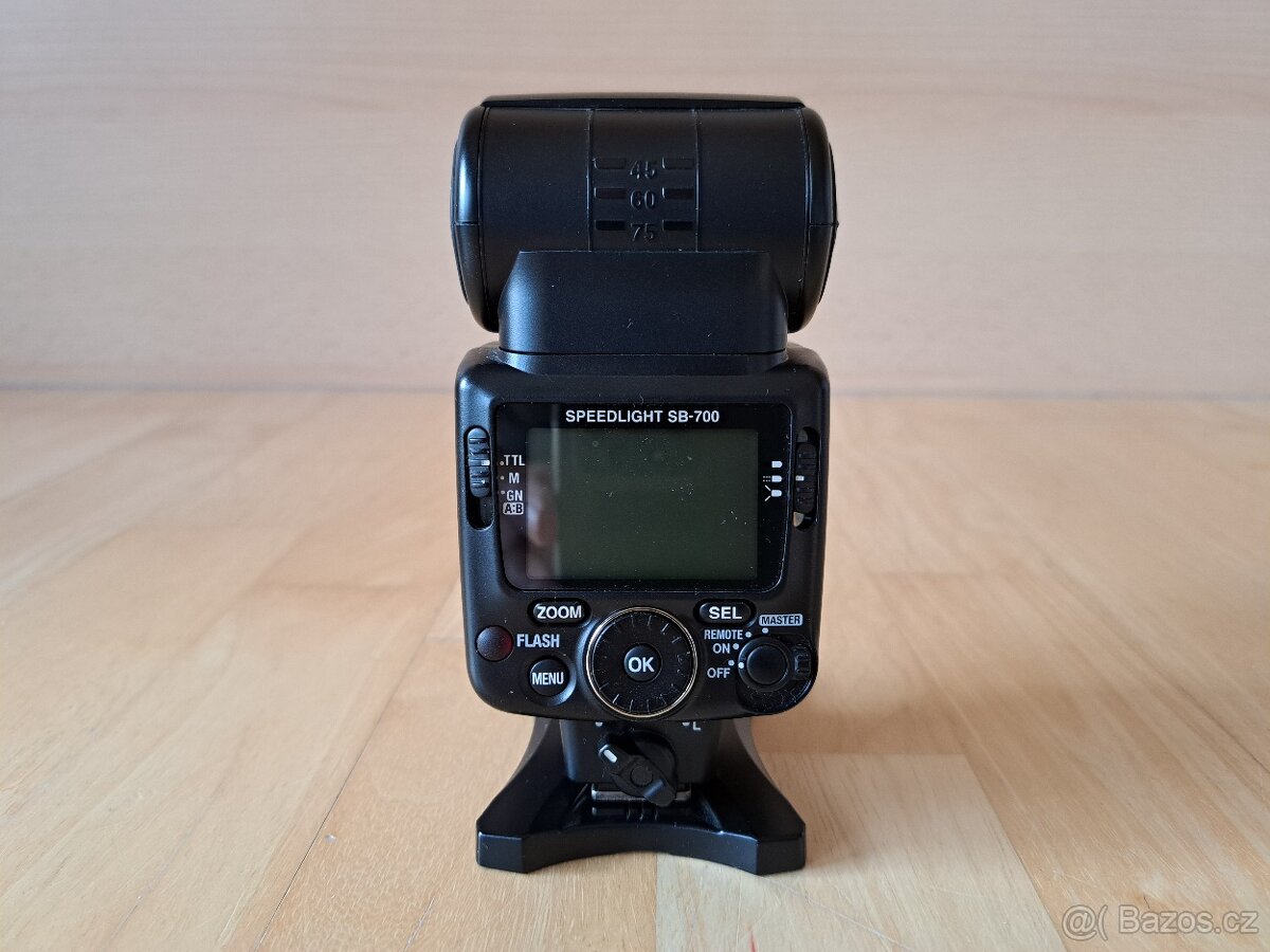 Nikon blesk SB-700 - 6