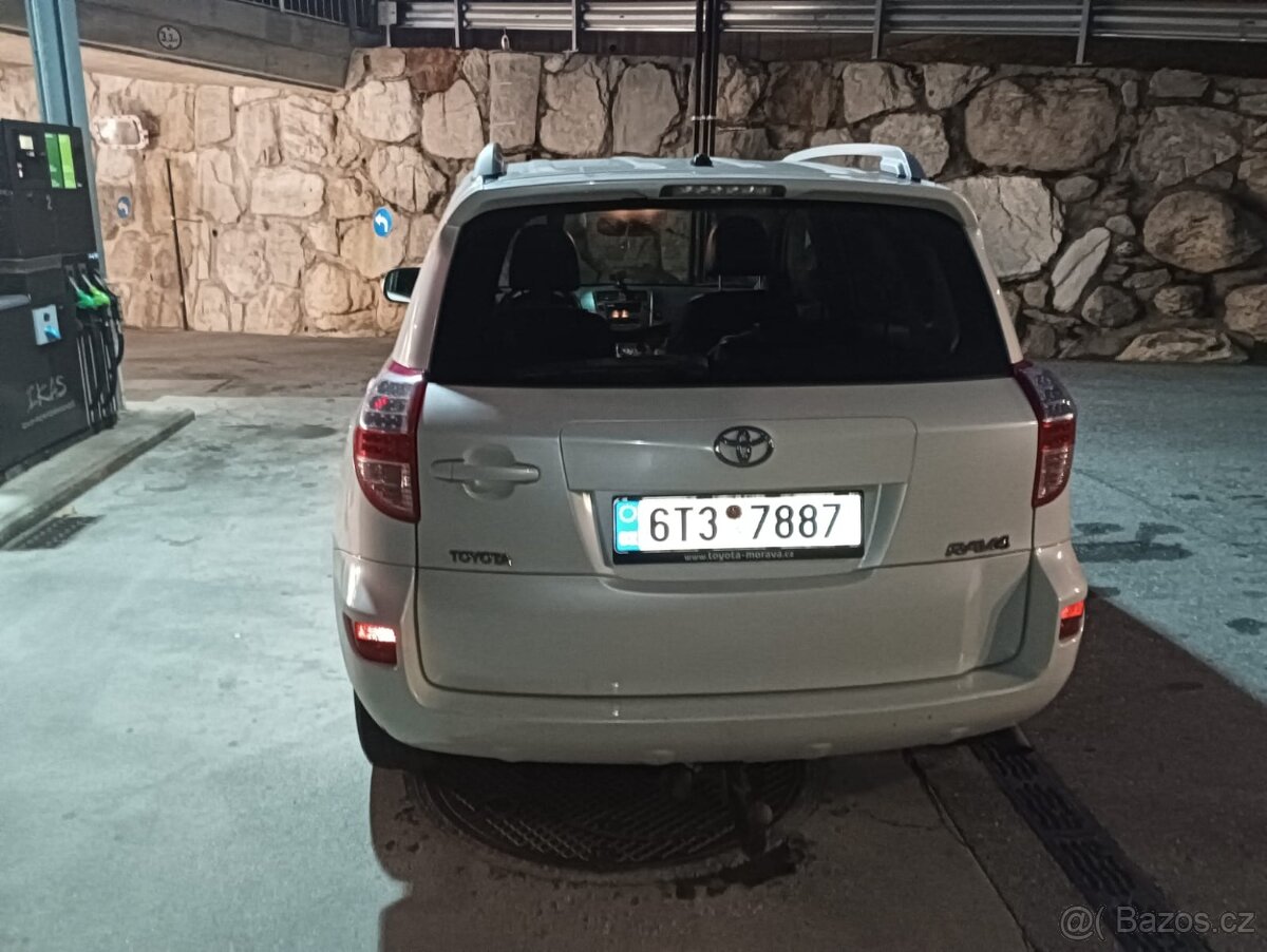 SLEVA TOYOTA RAV4 2.2D Automat 4x4 Tažné ČR - 6