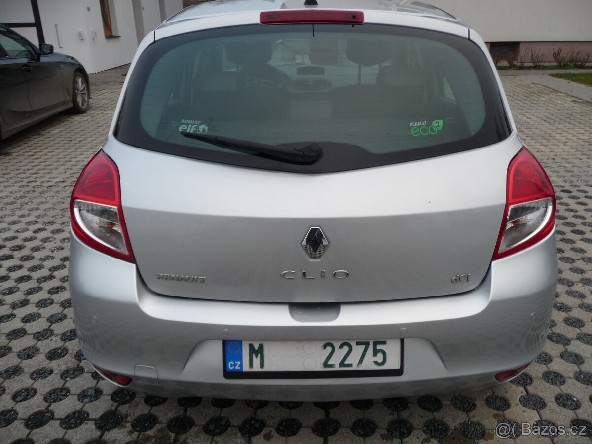 Renault Clio 1.5Dci comfort po 1.majiteli a po STK a Servise - 6