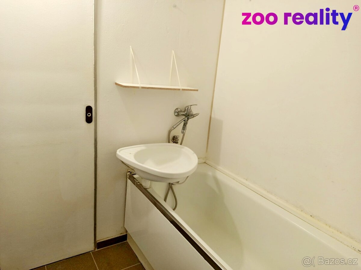 Pronájem, byt 1+1, 42 m2, Zliv, ul. Školní - 6