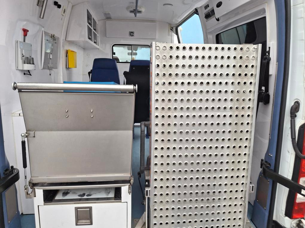 Renault Master 2,3 dci sanitní - 6