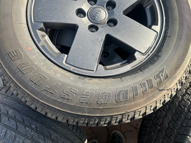 5x127 R18 originál alu disky s pneu Jeep Wrangler NOVÉ - 6