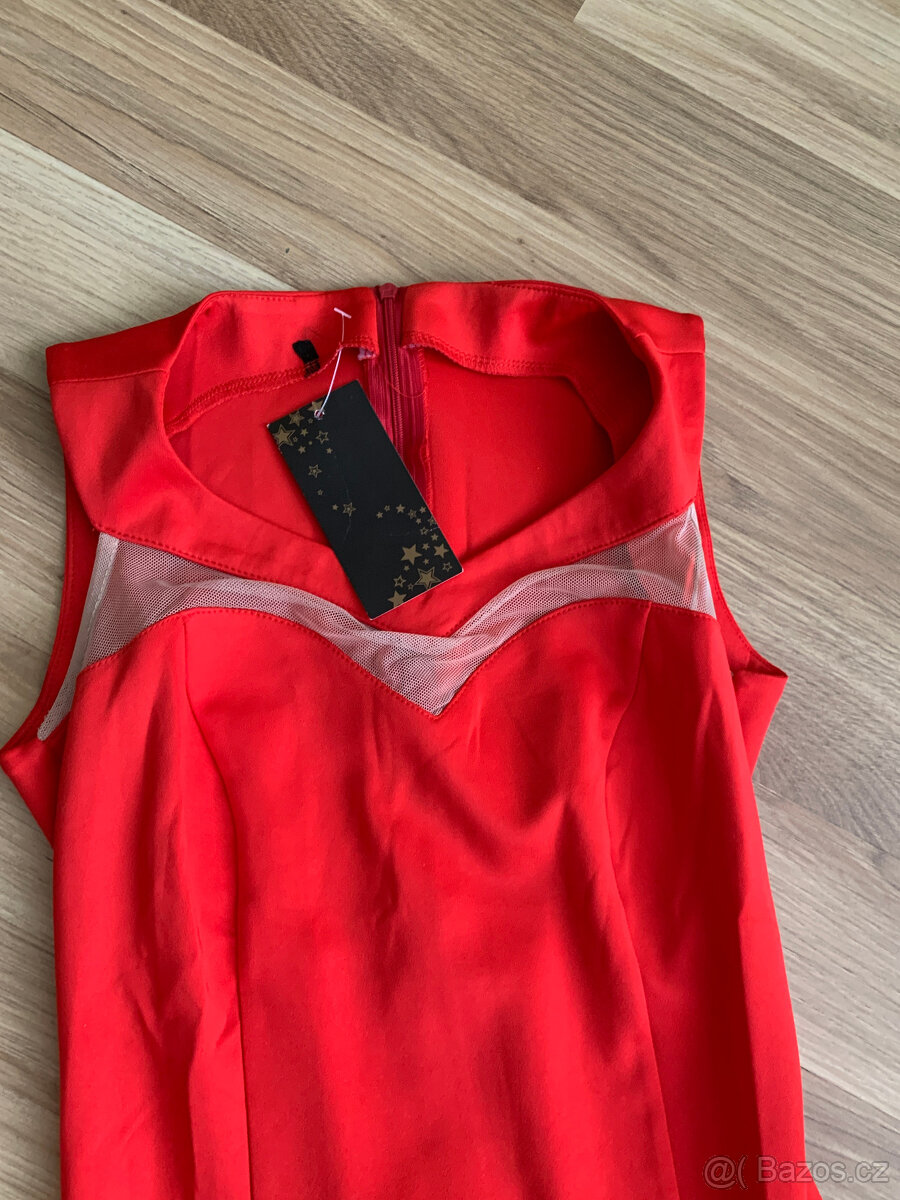 Červené pružné šaty - 6