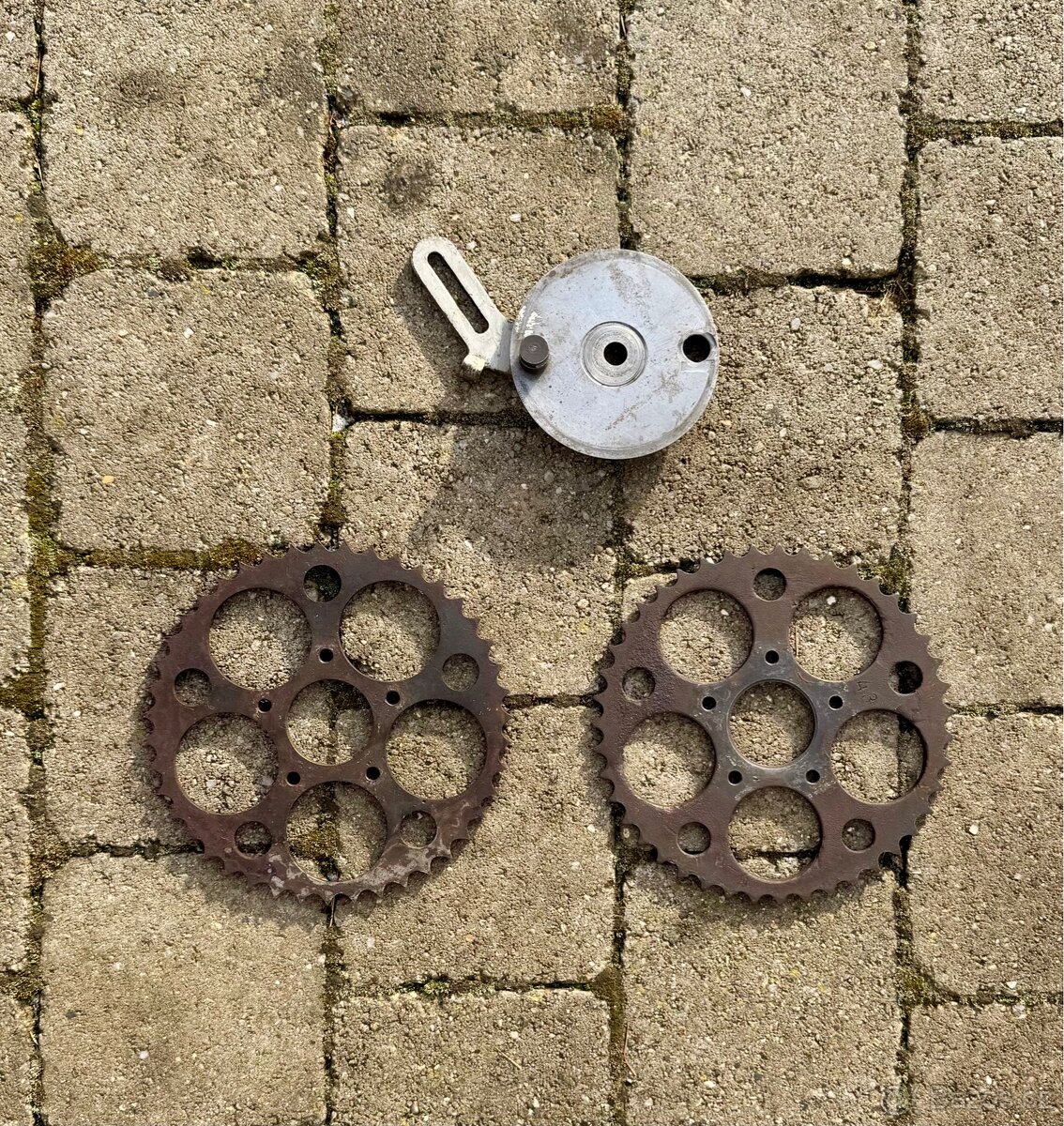 Jawa 100 Robot - rozety a stit - 6