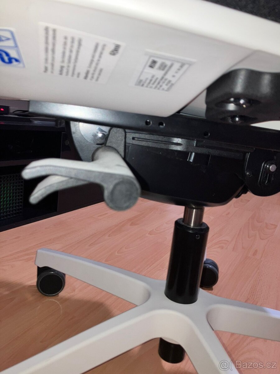 Kancelářský stůl a židle - 6