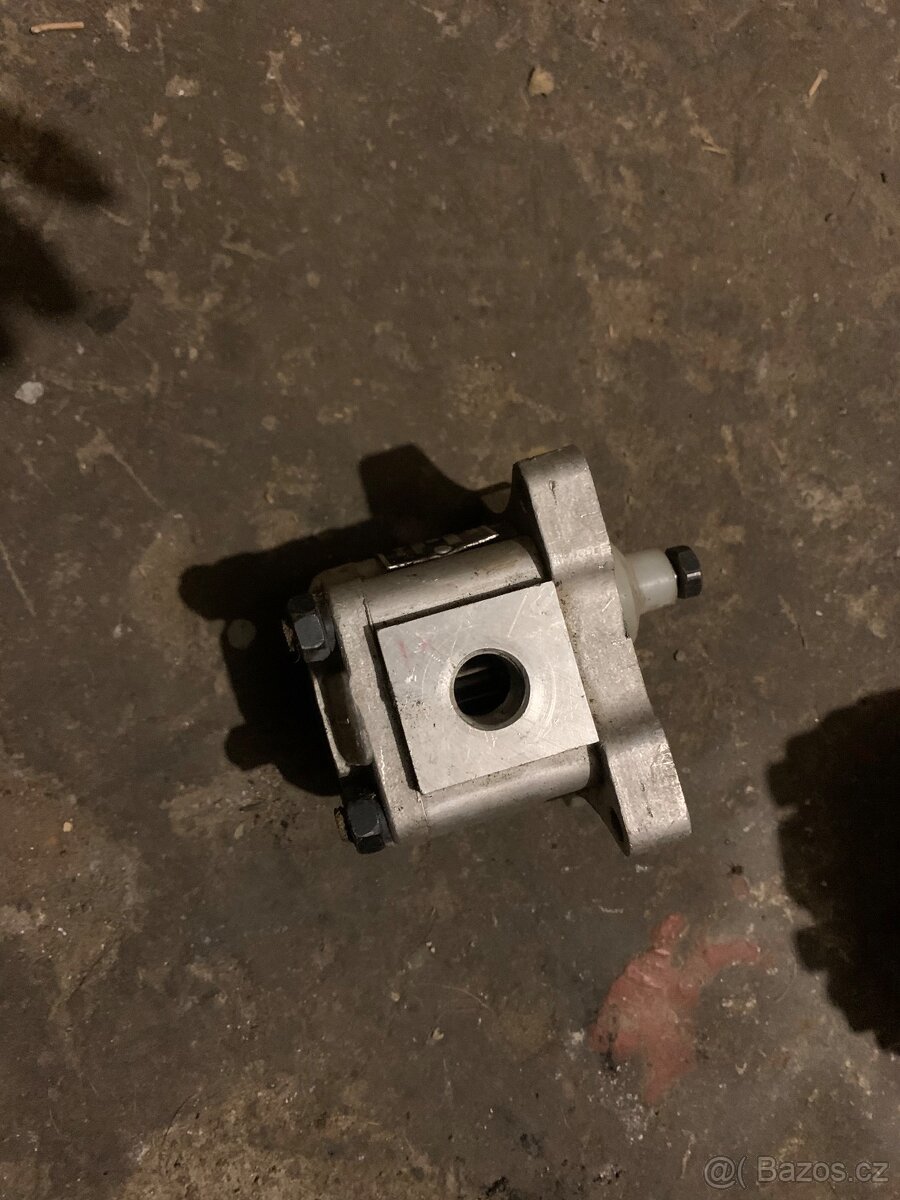 Malotraktor domaci výroby torzo a dily - 6
