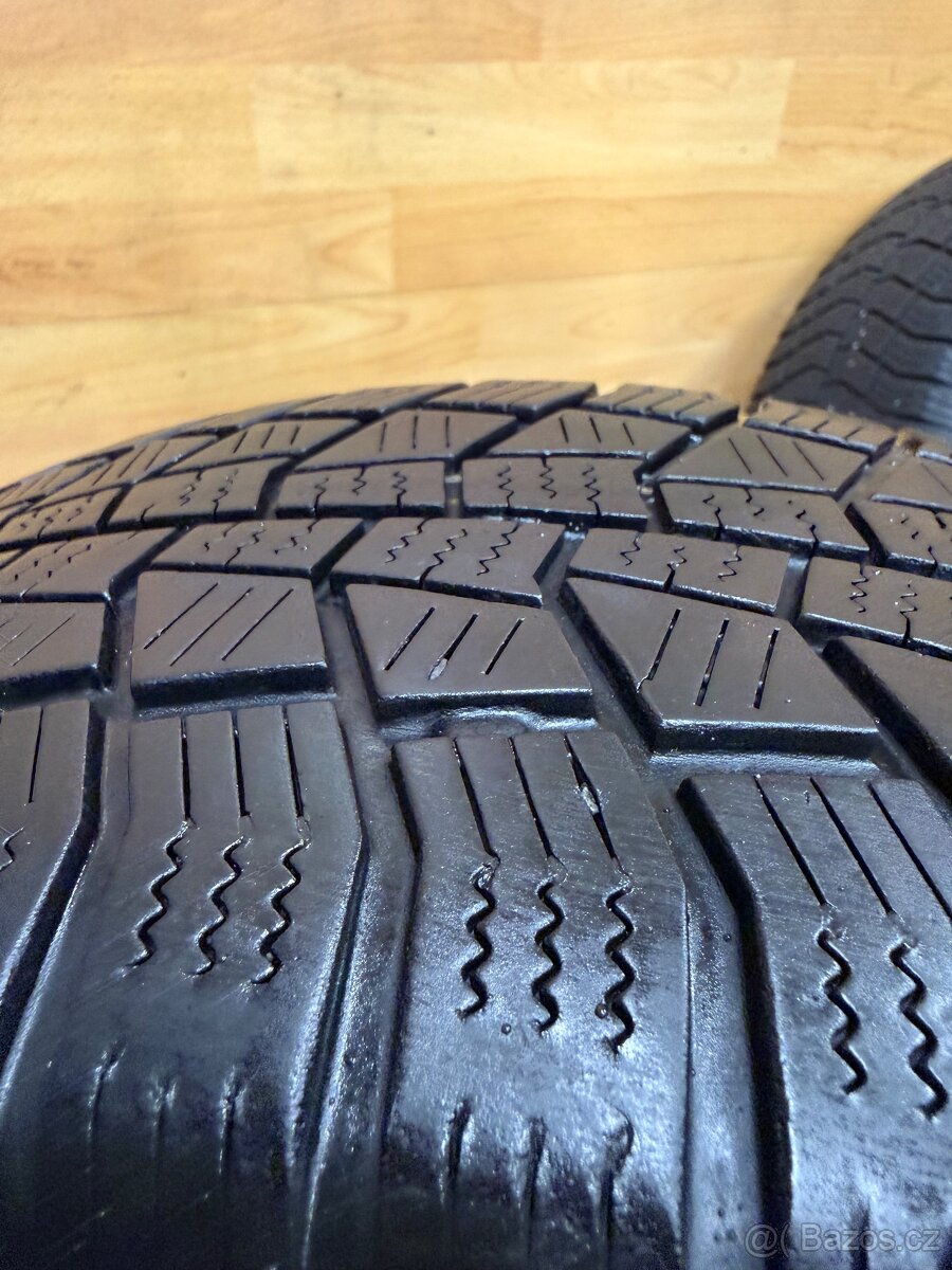 Zimní pneu 195/65/15 - 6