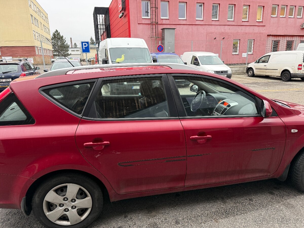 Kia cee'd kombi, benzín, manuální - 6