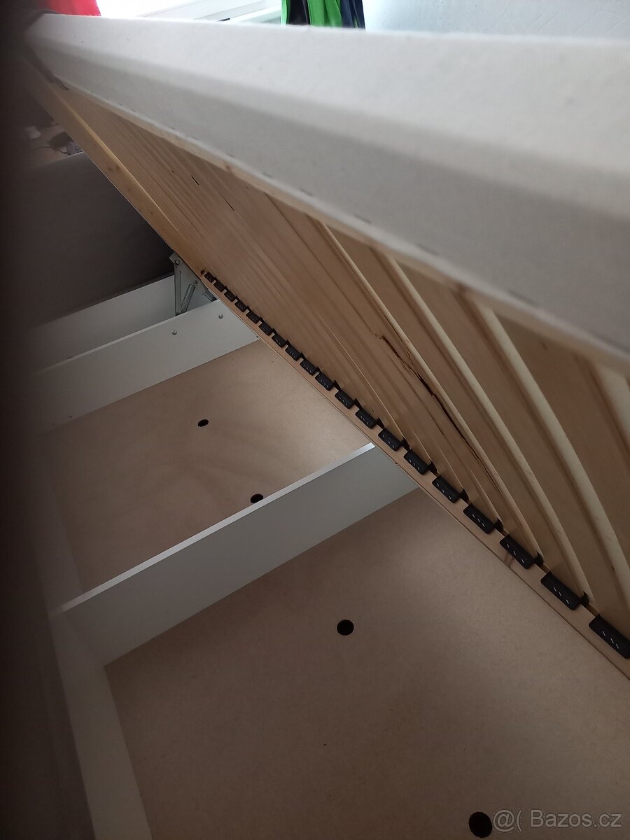 POSTEL - VELKY ÚLOŽNÝ PROSTOR - 6