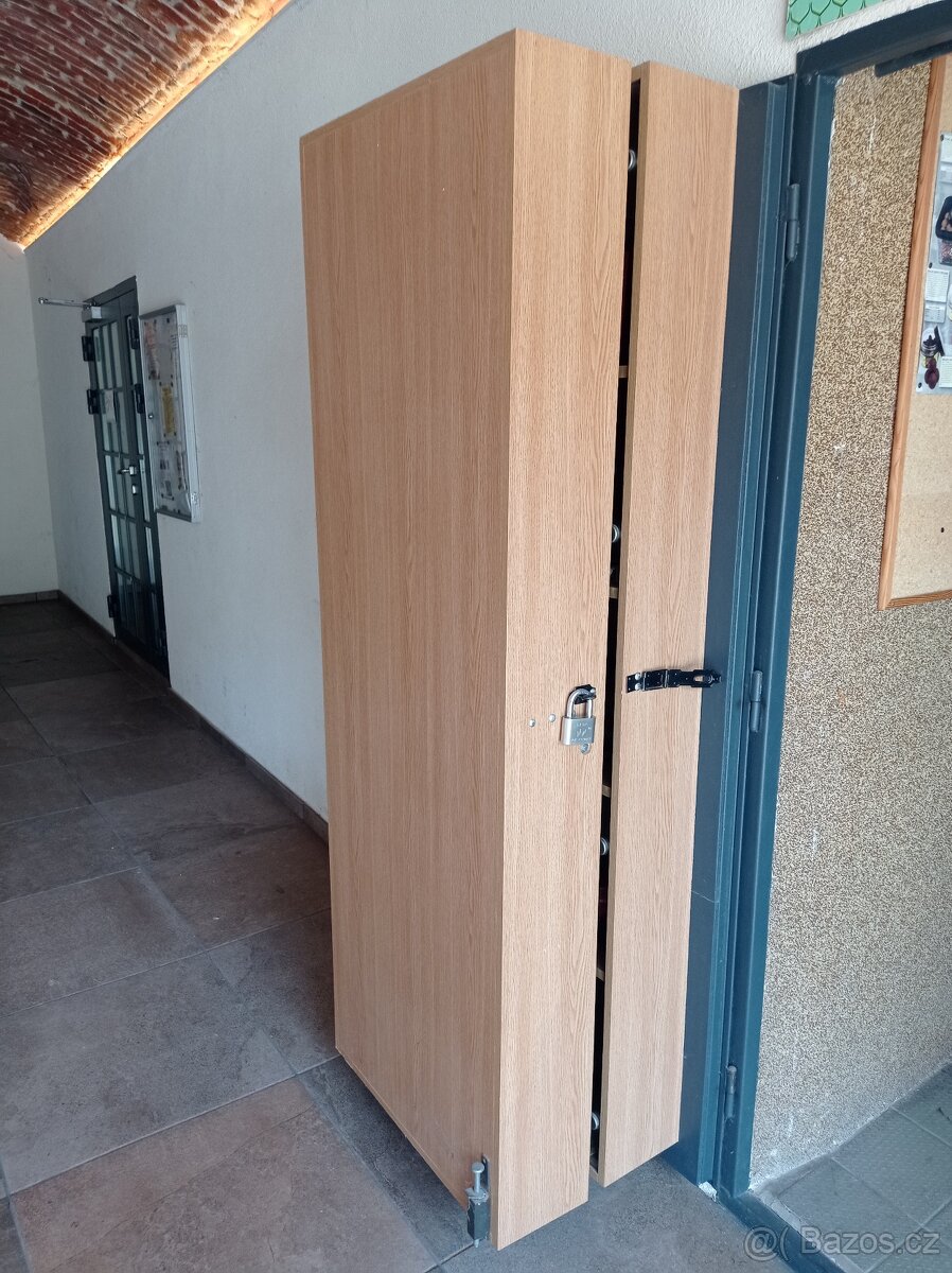 Závěsná skříň, vitrína - 6