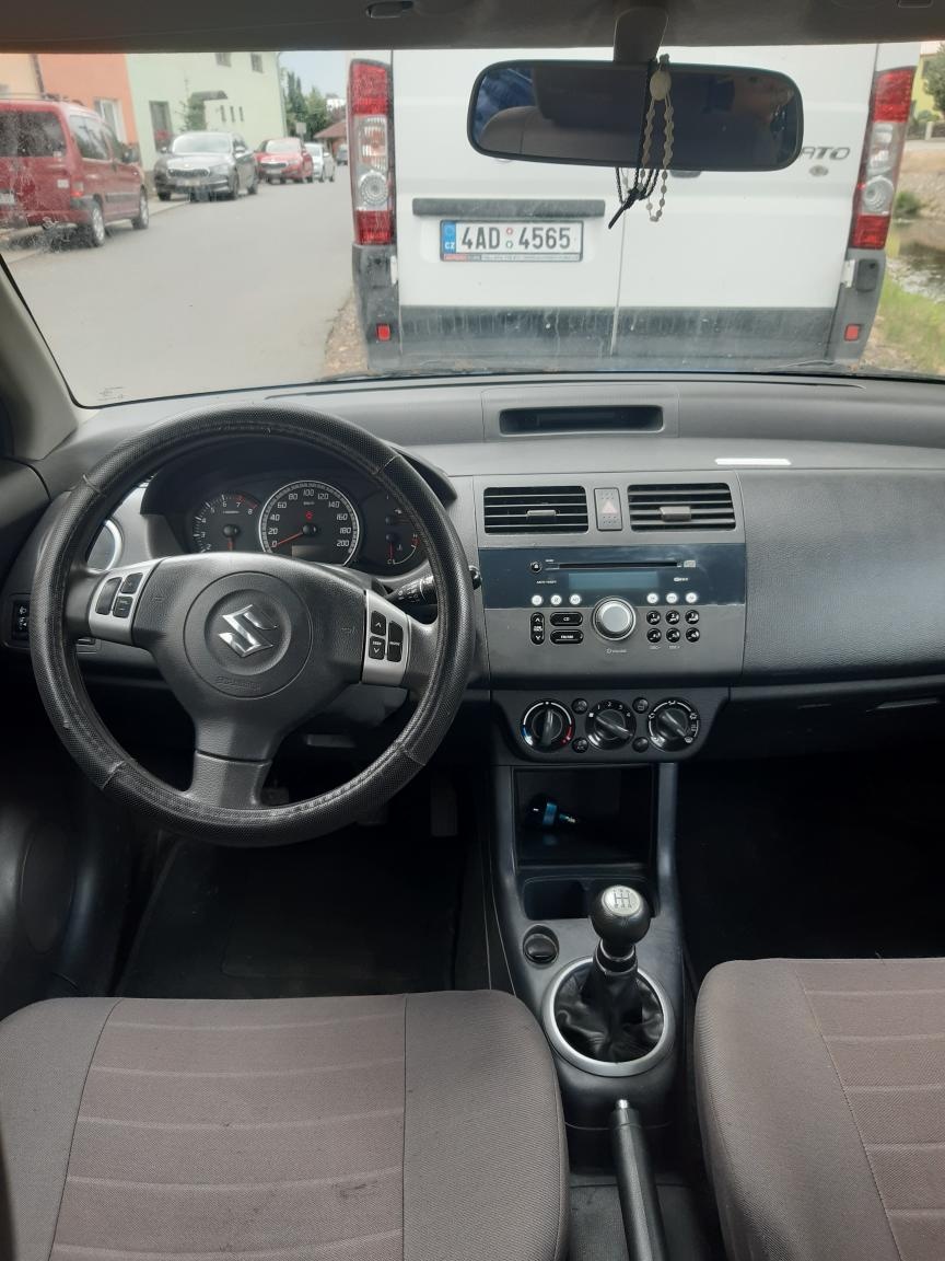 Suzuki Swift . 1.3 . - 6
