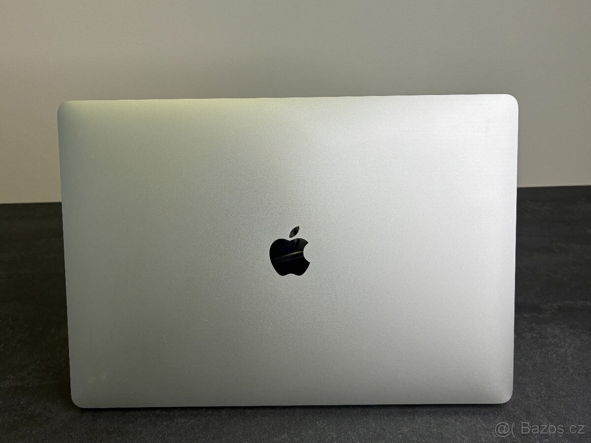 MacBook Pro 15'' 2018 / i9 / 32GB / 512GB SSD - DPH - 6