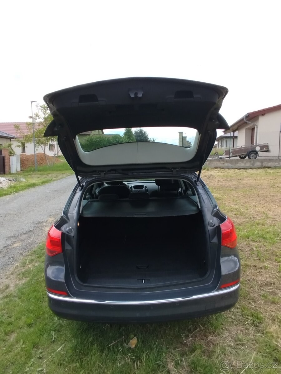 Opel Astra kombi benzín 1.4 - 6
