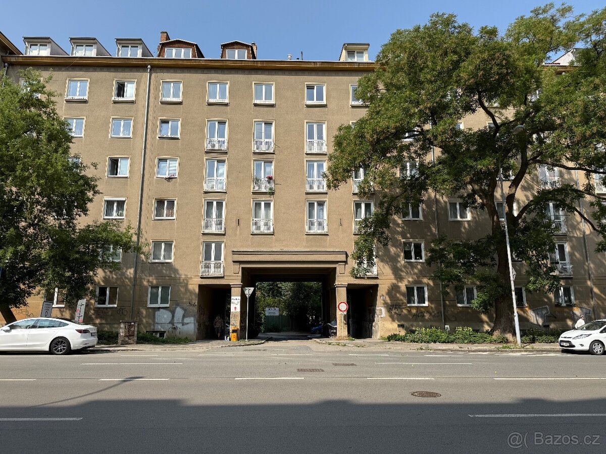 Prodej garáže 20 m² Pod Kaštany, Brno - 6