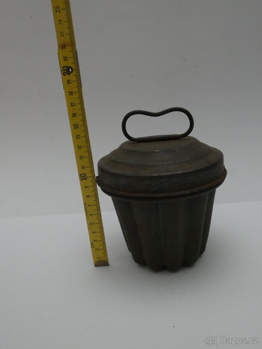 Starožitná kovová forma na puding - 6