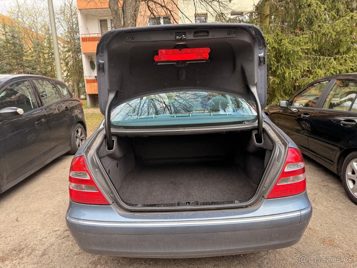 Mercedes modrý - 6