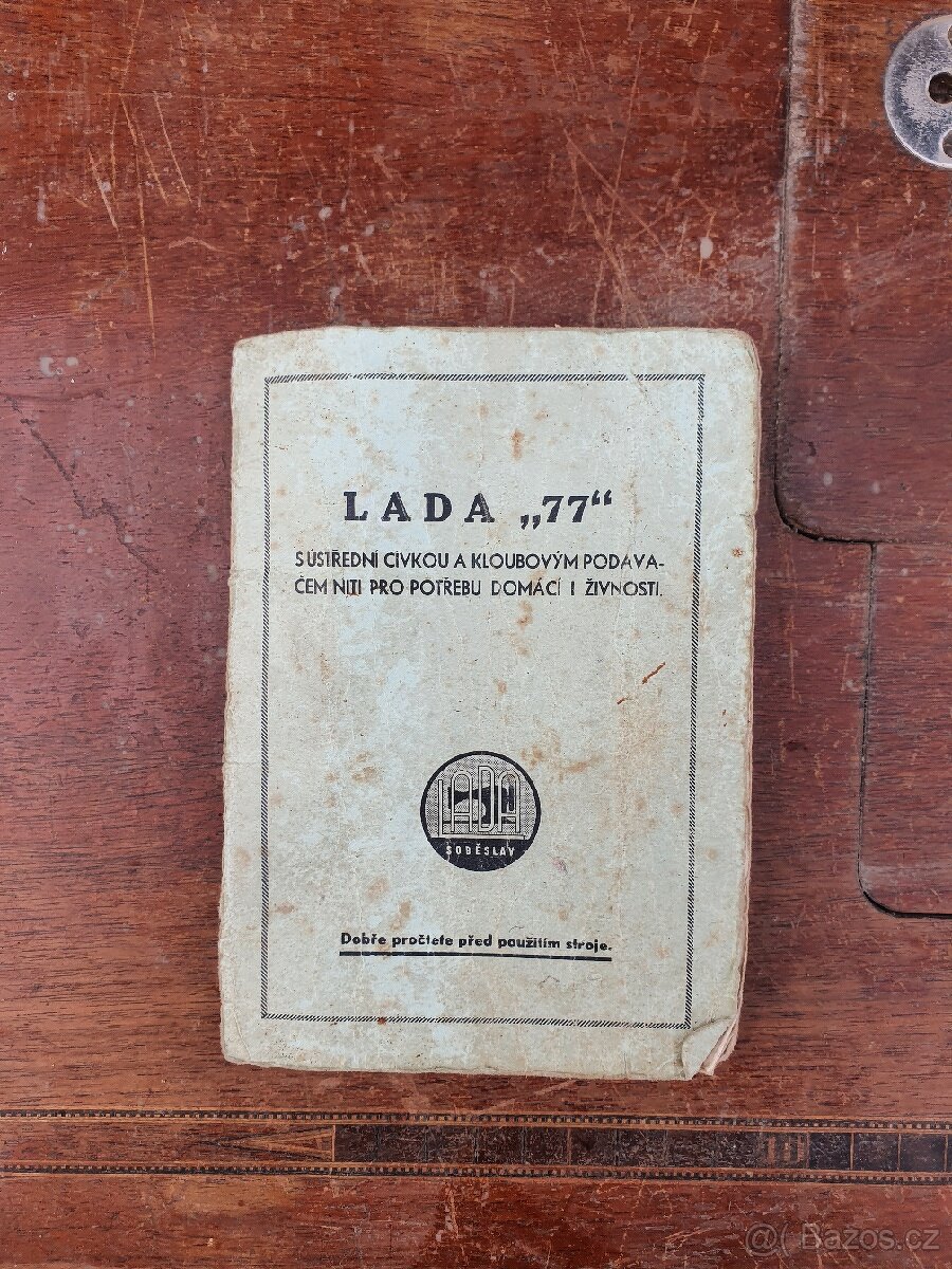 Historický šicí stroj zn. Lada - 6