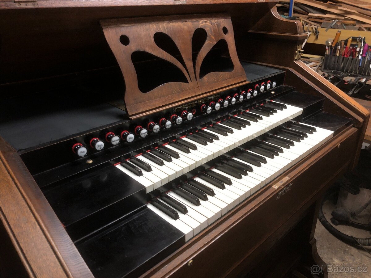 PRODÁM DVOUMANUÁLOVÉ HARMONIUM S PEDÁLEM - 6