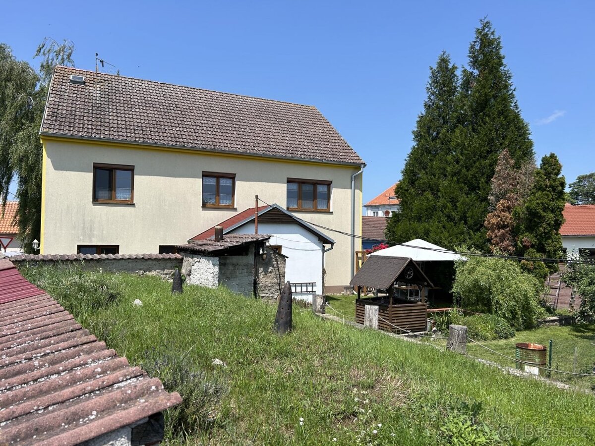 Nabízíme prodej rvícegeneračního domu v obci Jevišovka - 6