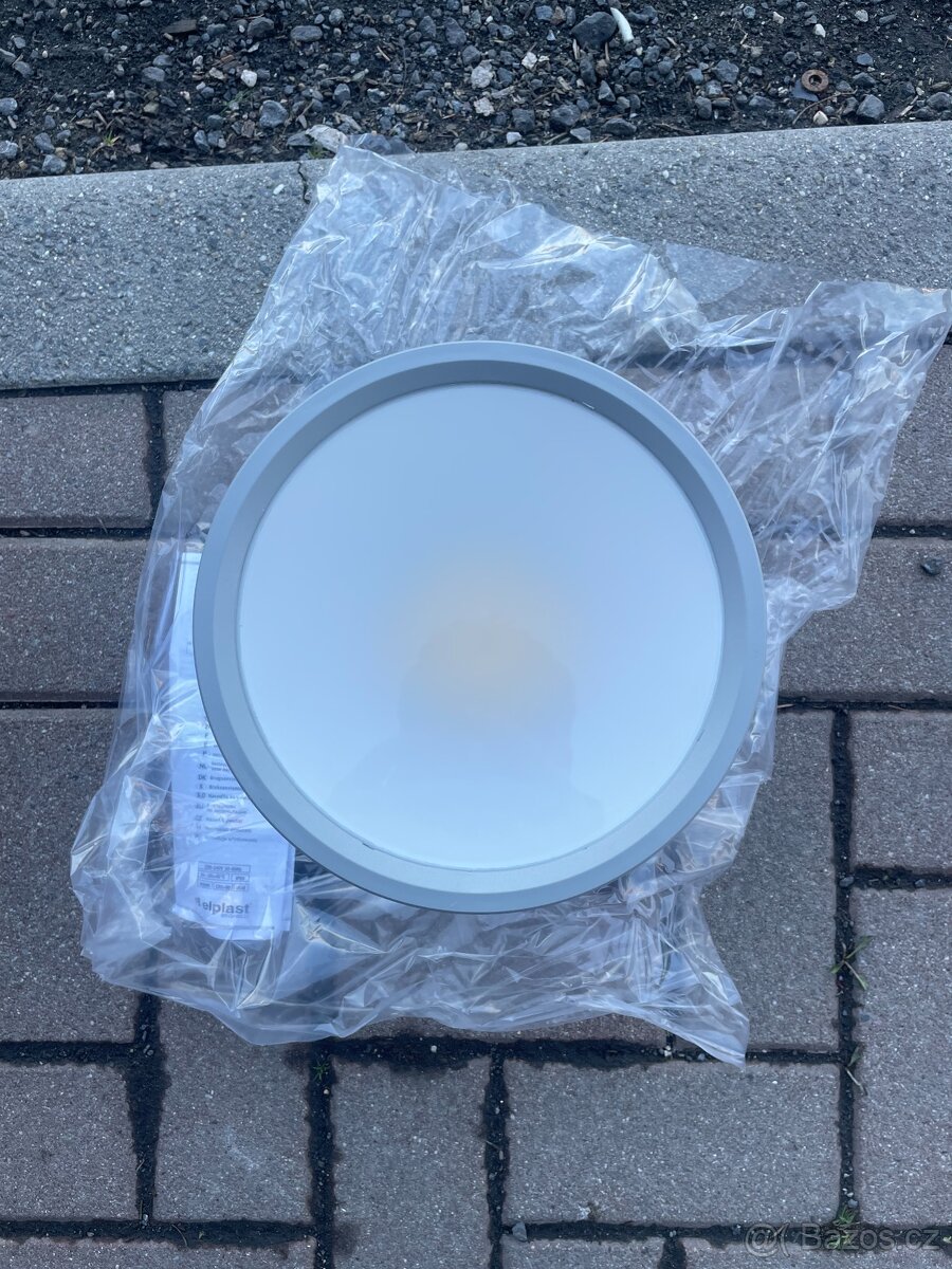 NOVÝ Multifunkční LED Reflektor - 6