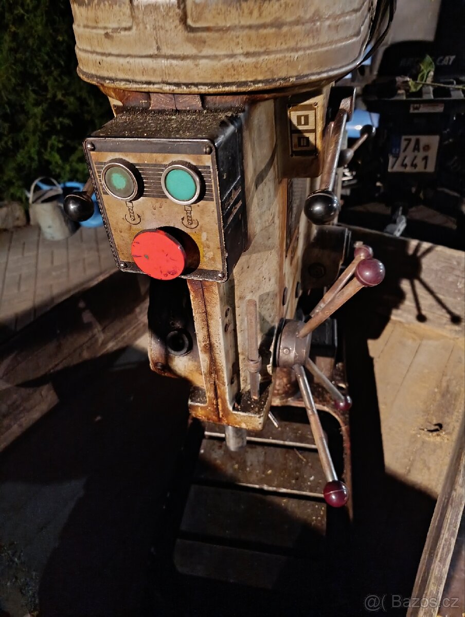 Velká stolní Vrtačka V20B - 6