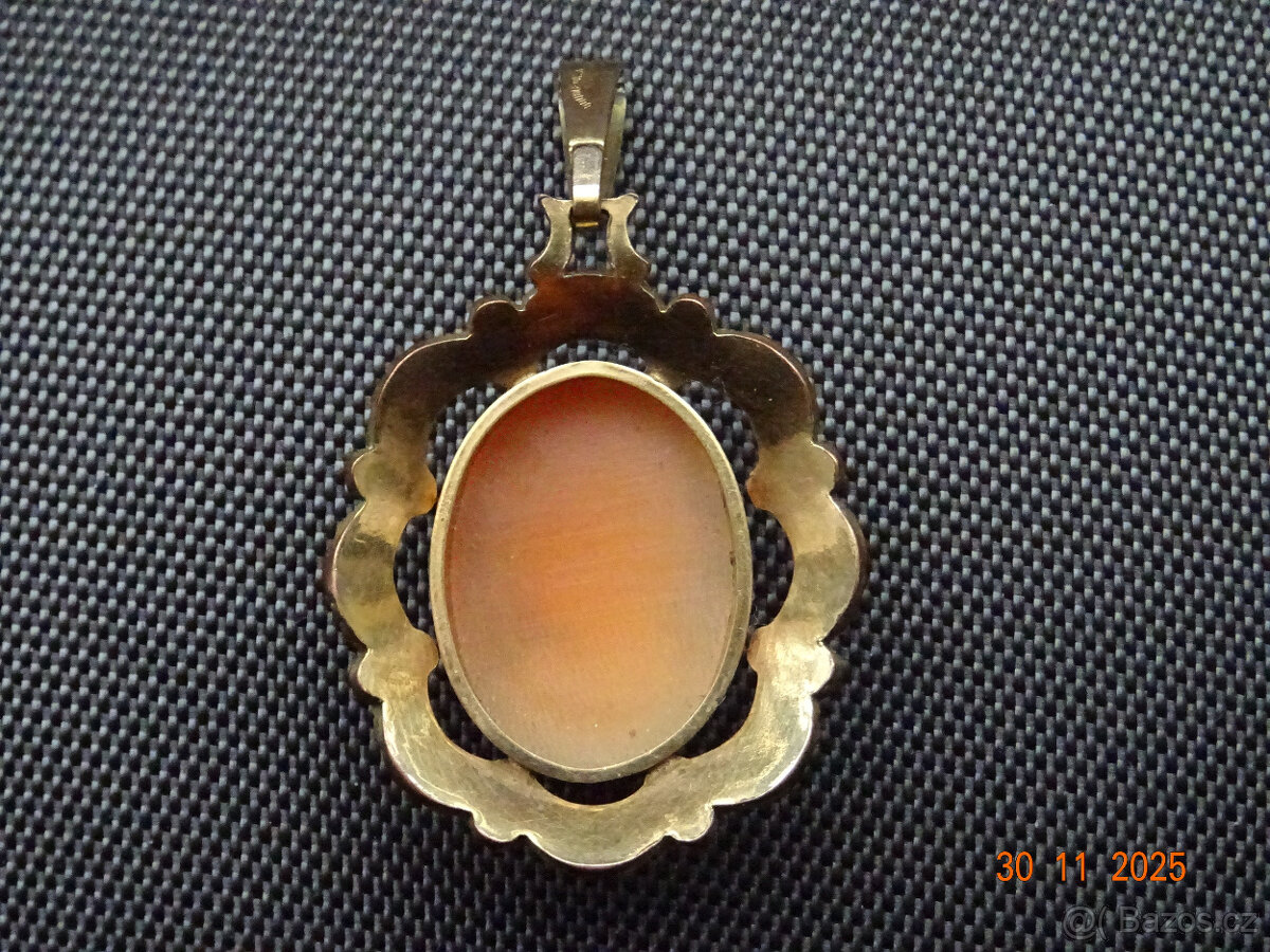 PŘÍVĚSEK NA ŘETÍZEK – double - 6