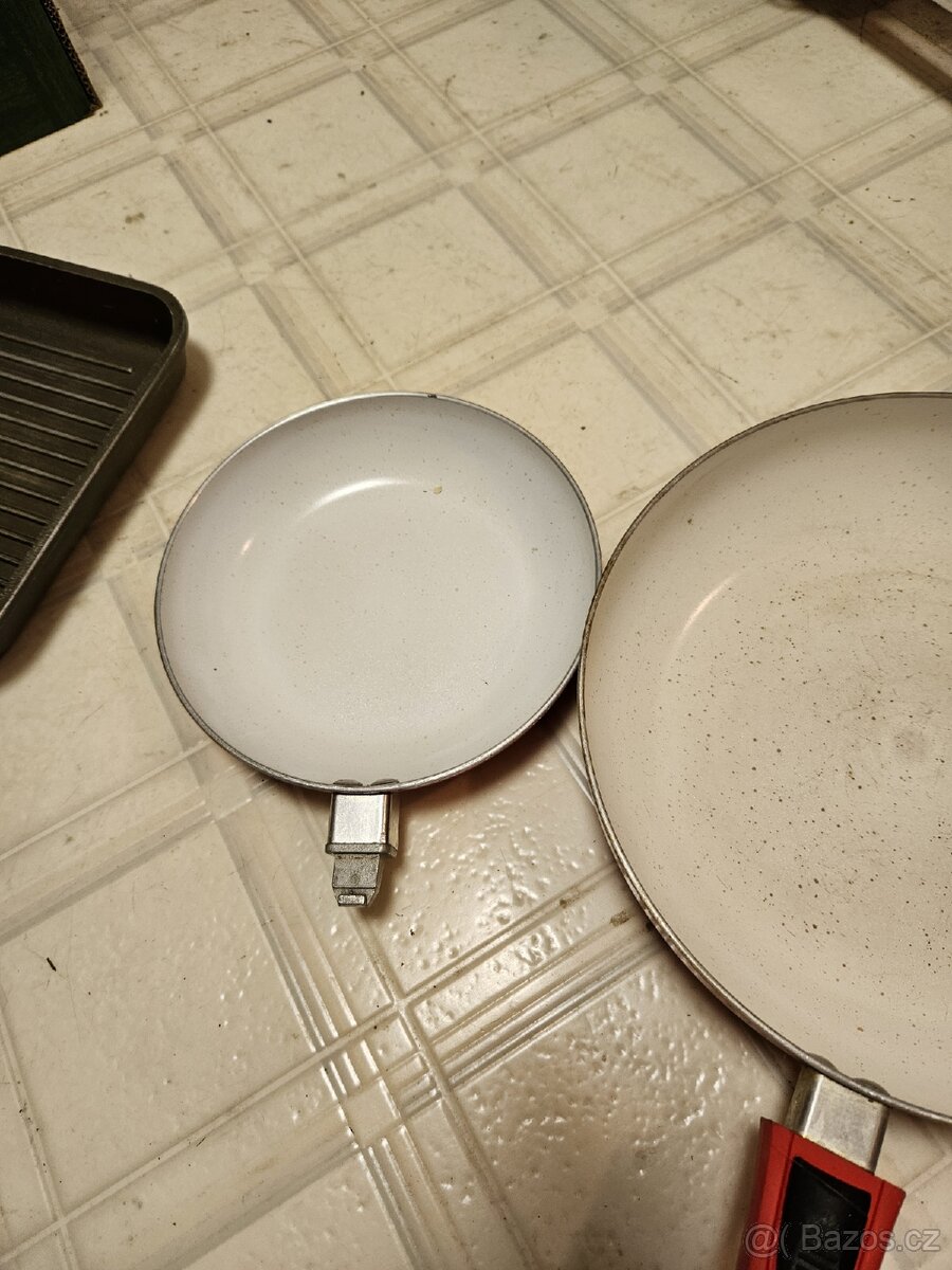 Sada pánví s oddělitelnými držadly - 6