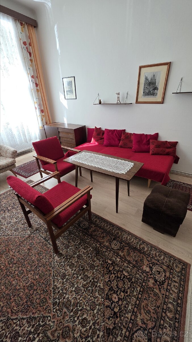 Starožitné skříně a stolky - 6