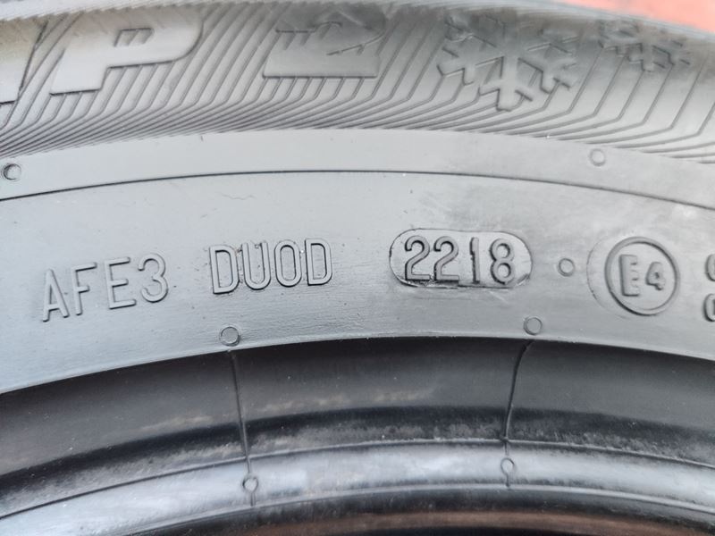 Zimní pneu Semperit 215 65 17 - 6