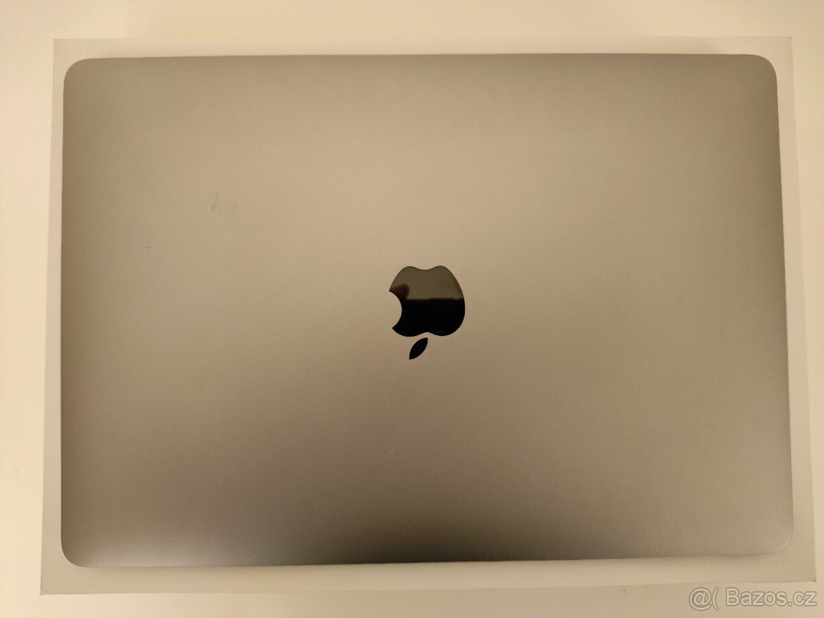 MacBook Air 2020 | i3 • 8GB • 256GB - 6