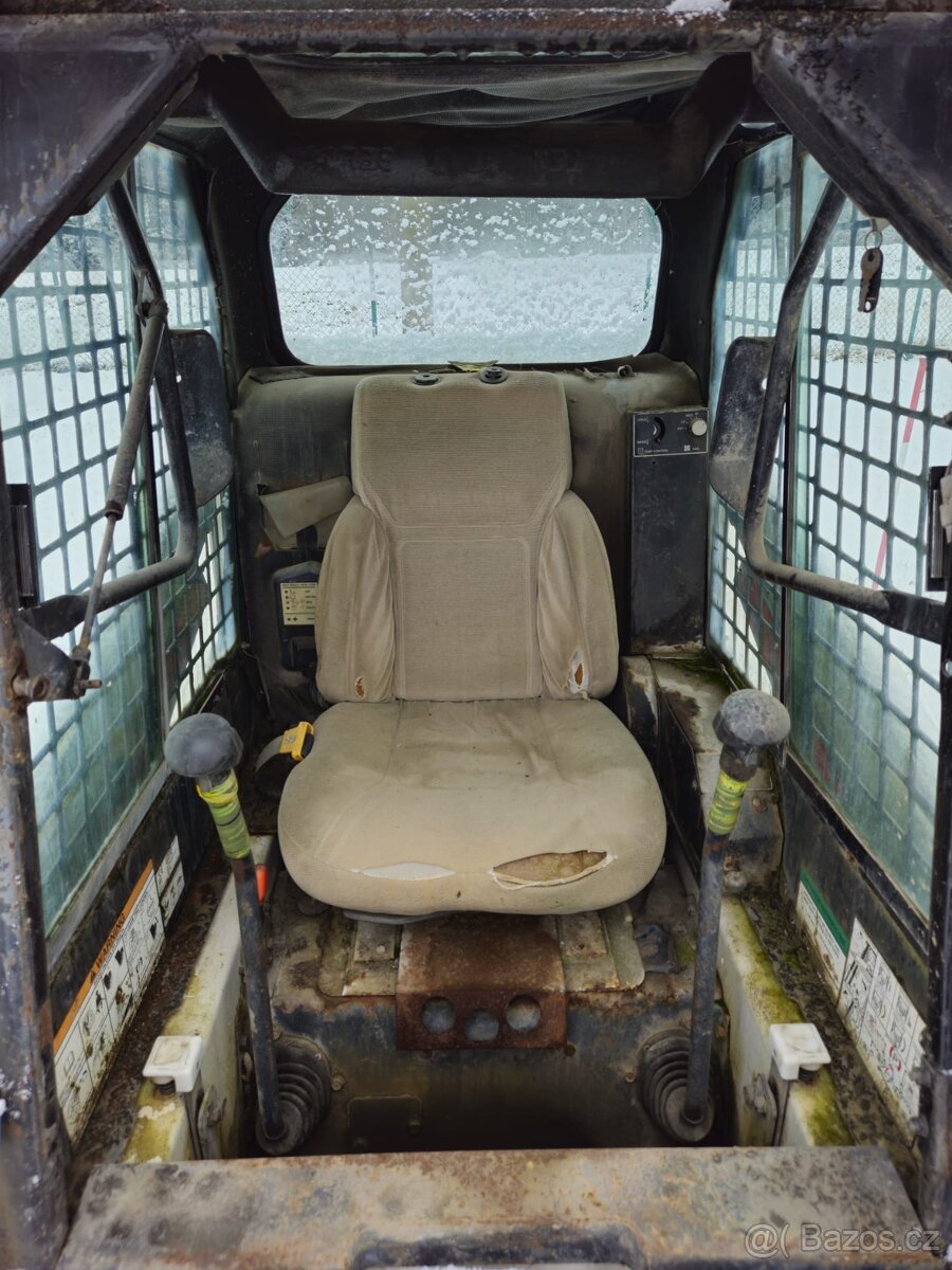 Mininakladač Bobcat 753 - 6