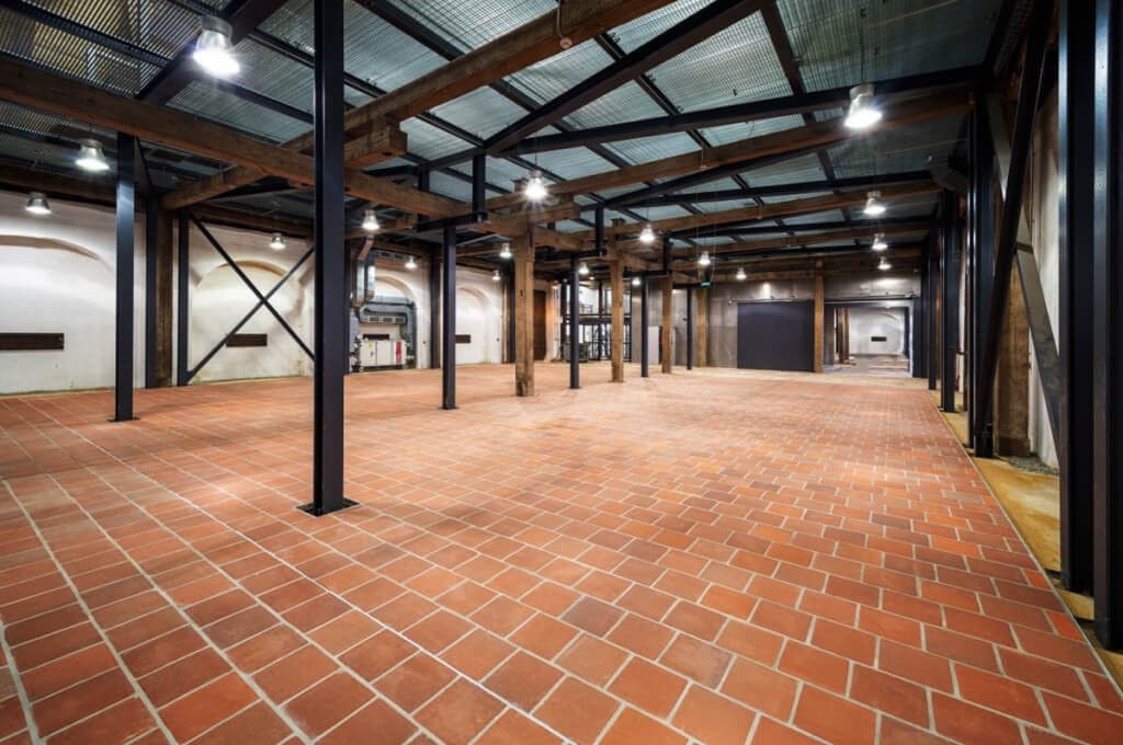 Půdovky 30×14×3 cm – dobrý stav, na paletách - 120m2 - 6