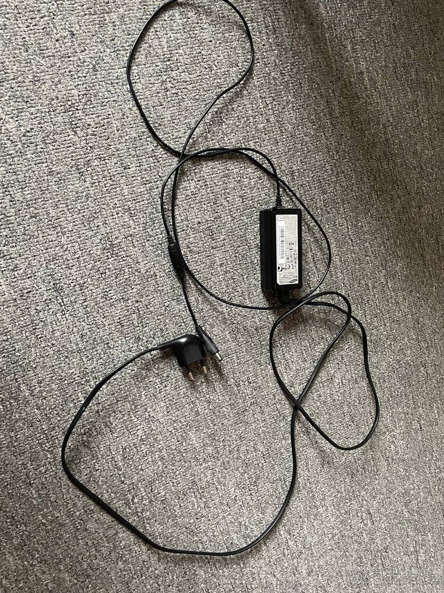 Samsung S22D300NY – plně funkční monitor (včetně kabelů) - 6