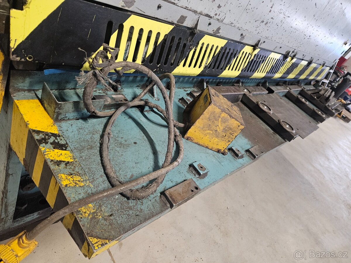 Hydraulické tabulové nůžky CNTA 3150/10A - 6