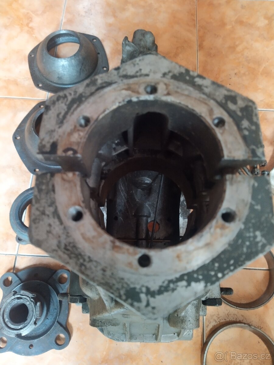 John Deere skříň převodovky/Housing - 6