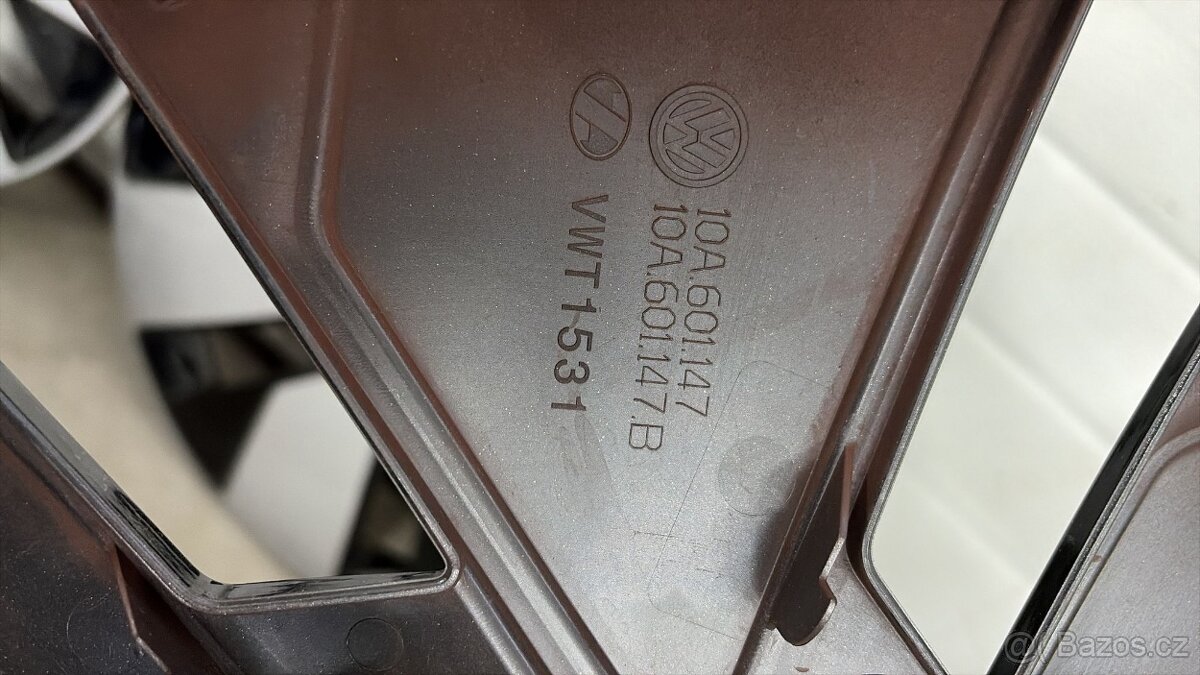 ORIGINÁLNÍ POKLICE VW ID3 - 6