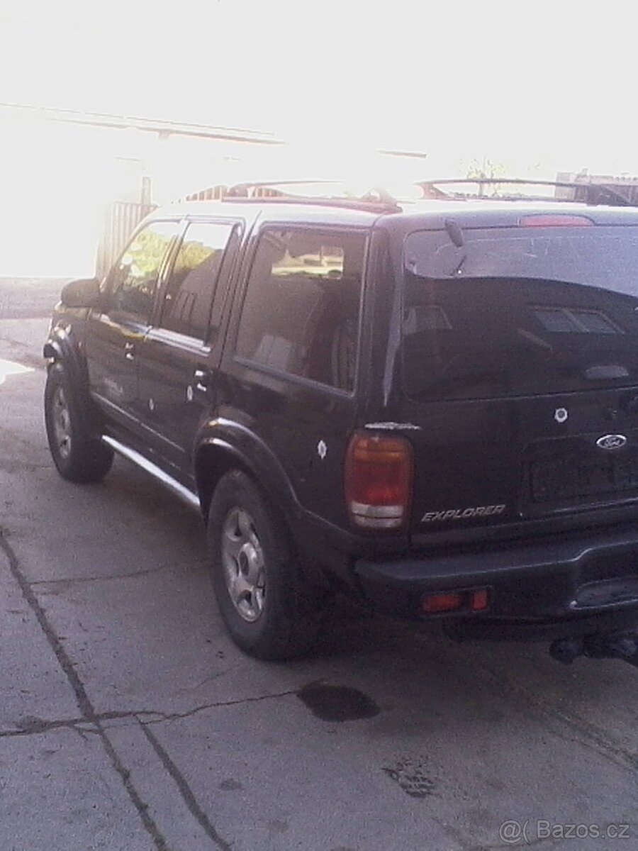 ford explorer 4.0l,150kw,r.v.7-01,174000km. - 6