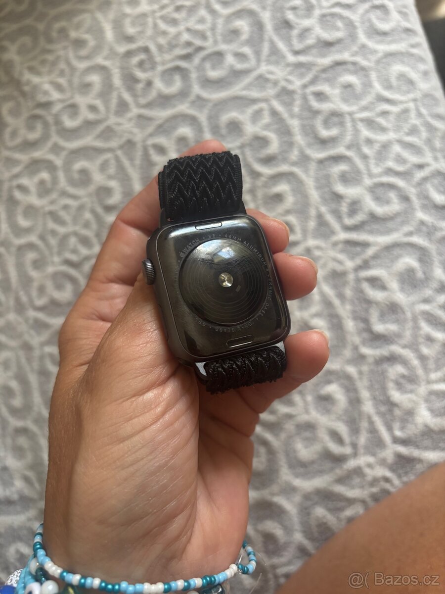 Apple Watch SE 1. Generace - 6