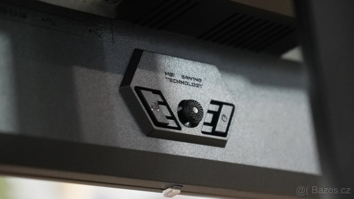 4K OLED 27" monitor MSI - výborný stav, záruka - 6