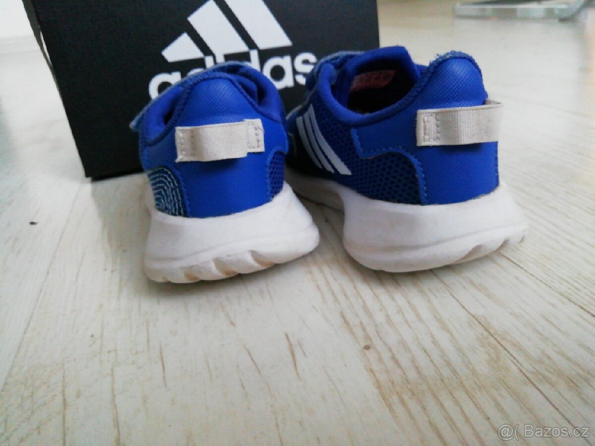 Tenisky Adidas Tensaur. Vel 26. - 6