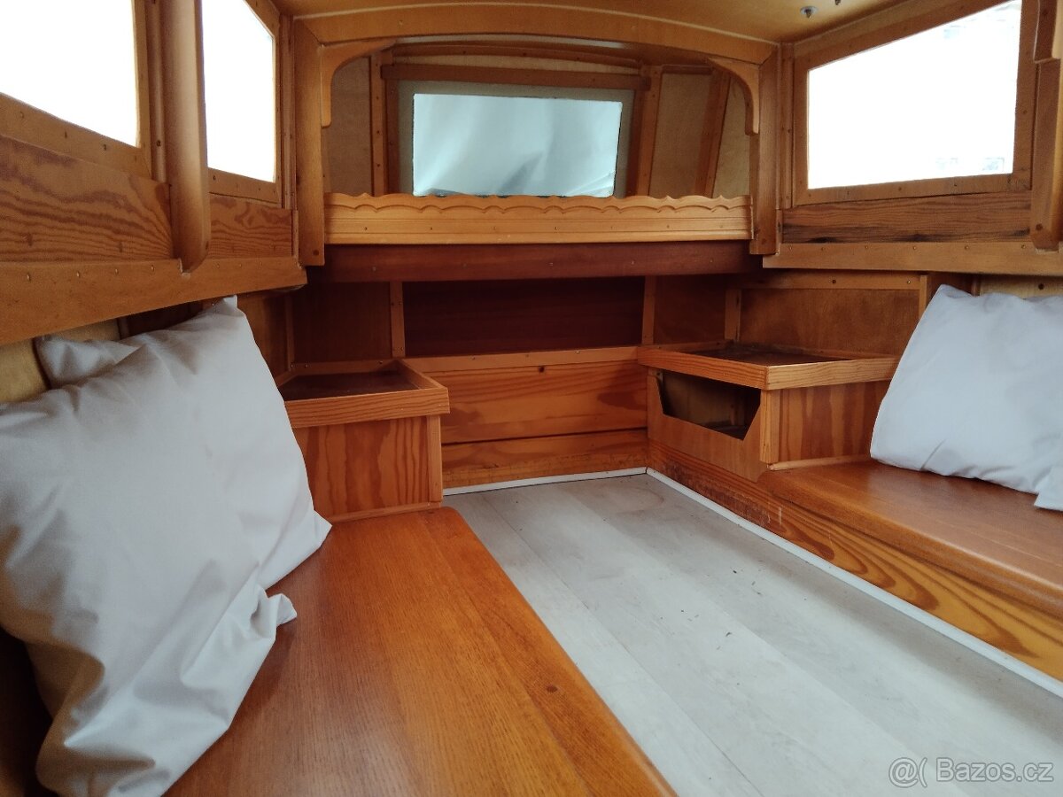 Kajutová loď s motorem - 6