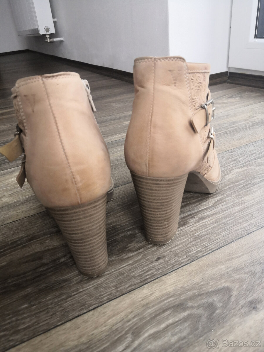 Béžové kožené kotníkové boty - 6