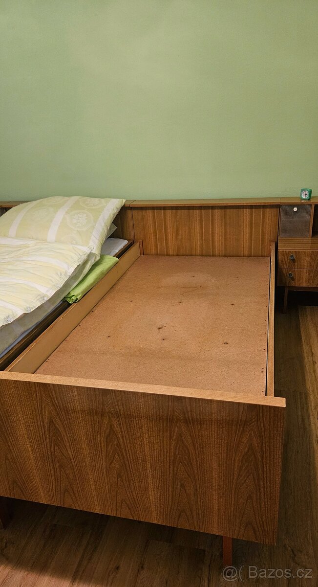 Manželská postel s nočními stolky - 6