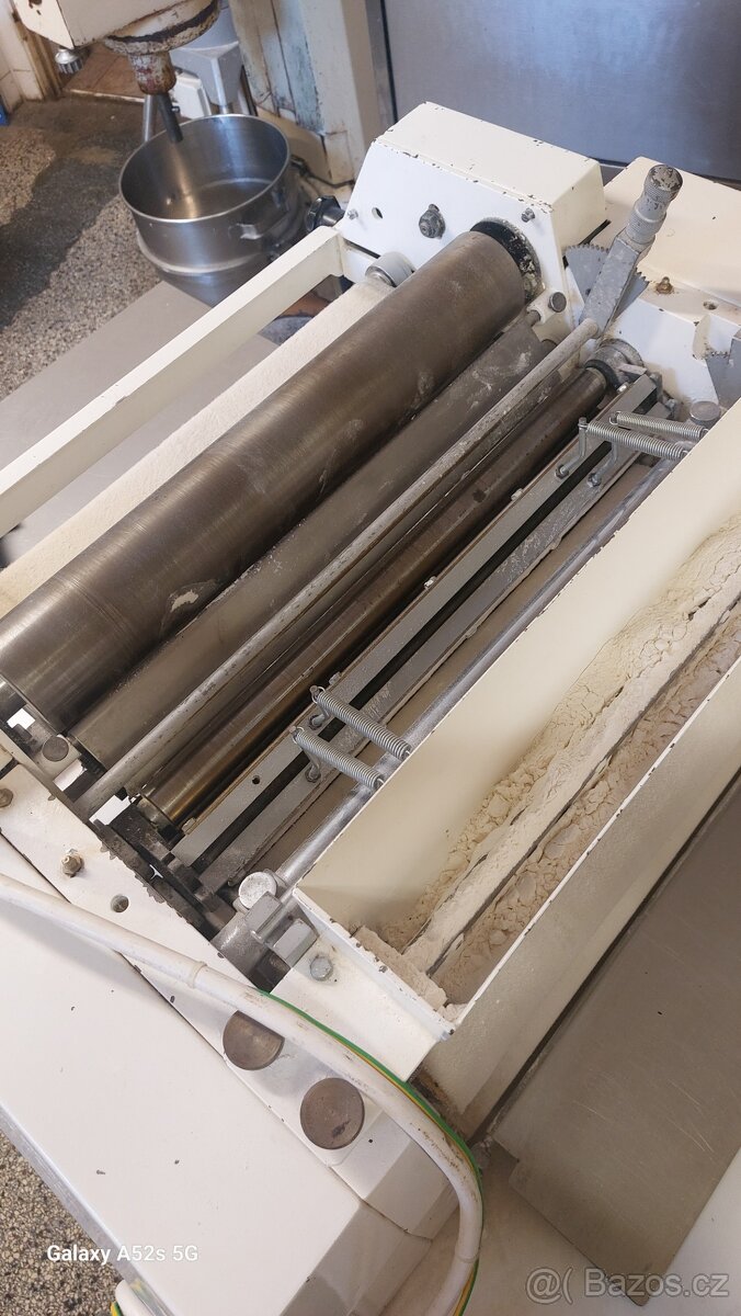 Rohlíkovací stroj TOPOS - 6